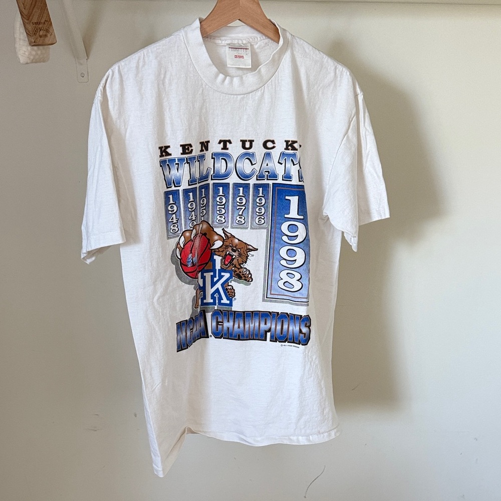 Kentucky Wildcats 1998 Champions Graphic Tee - White/Blue